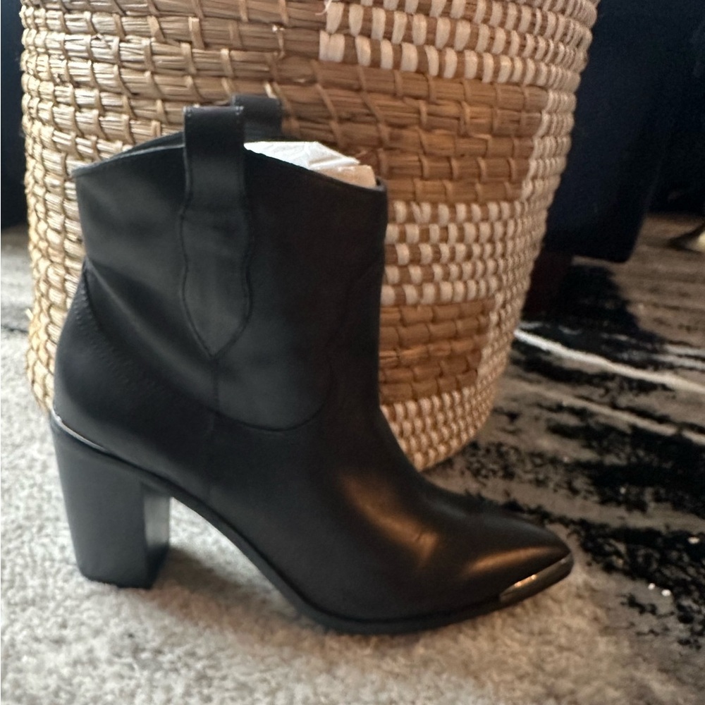 Steve Madden Zora leather boots 8.5